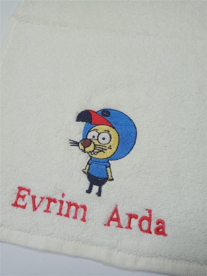 İSME ÖZEL NAKIŞLI ÇOCUK HAVLUSU  KRAL ŞAKİR